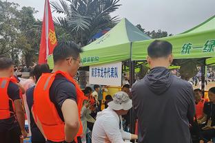 被打服了？湖人队记：让卡梅隆-托马斯穿上湖人球衣怎么样？